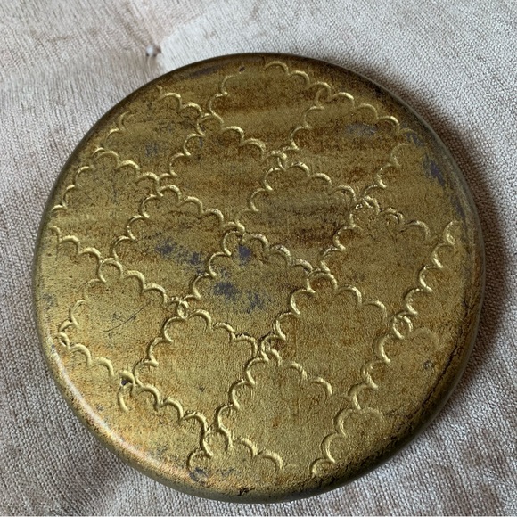 Vintage Florentine coaster/trinket tray - gold and a faded pink - Picture 4 of 4